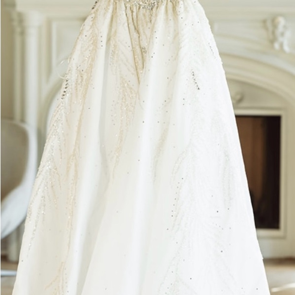 Elegant White Wedding Dress - Picture 2 of 8